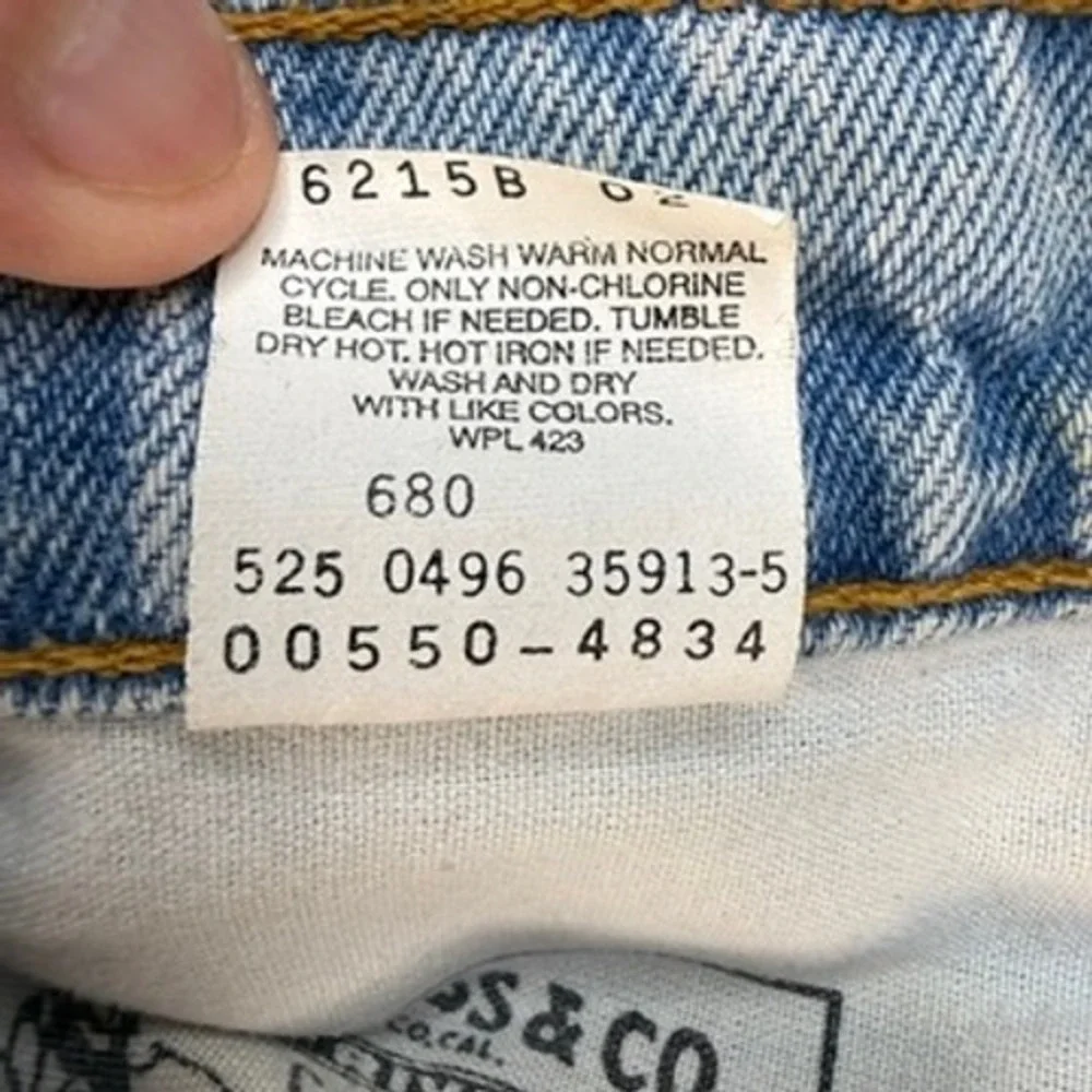 VTG Levis 550 Jeans Relaxed Fit 32x32 (FIT 31x31) Distressed Light Wash 90s USA